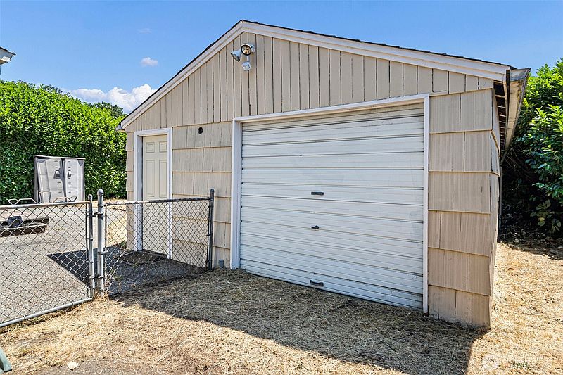 5th image of 8503 33rd Avenue S