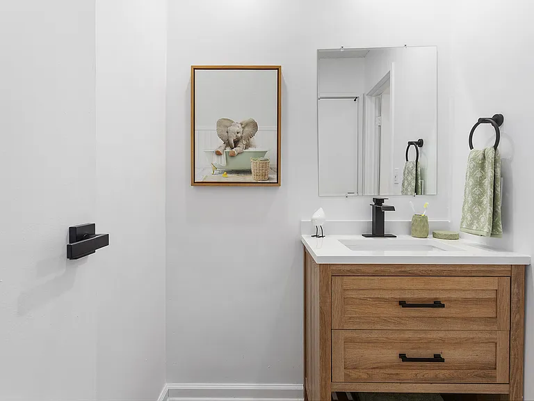 Robin Hill Apartments — Photo 8