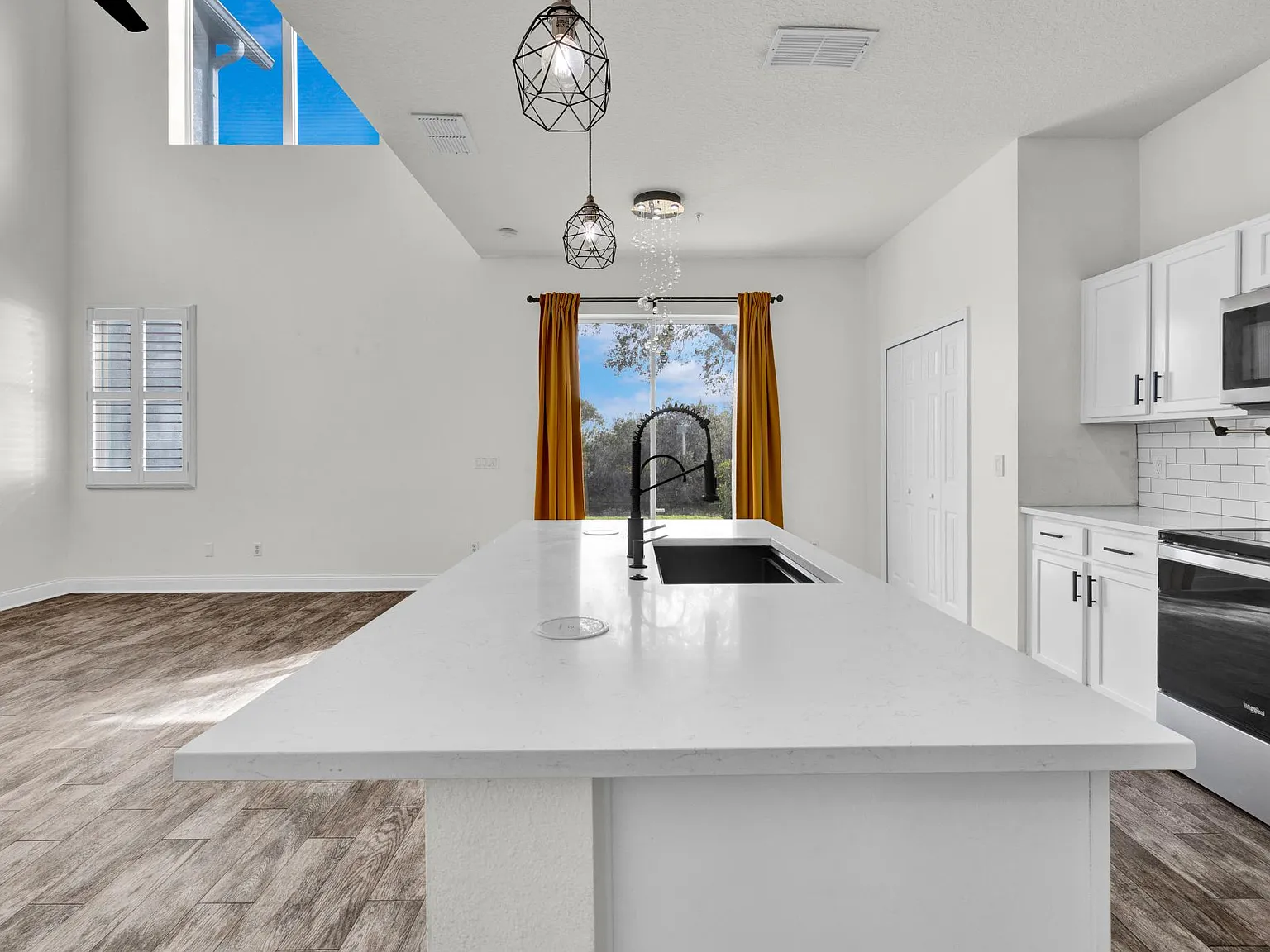 3 bed, 2.5 bath, 1473 sqft, $2,525 — Photo 4