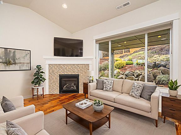 3rd image of 3625 Snowberry Rd