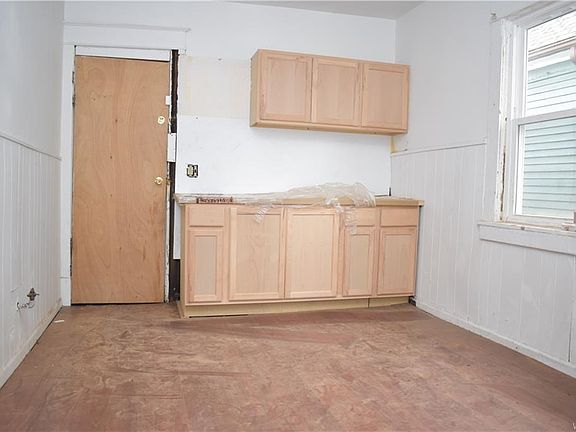 4th image of 865 E Delavan Ave