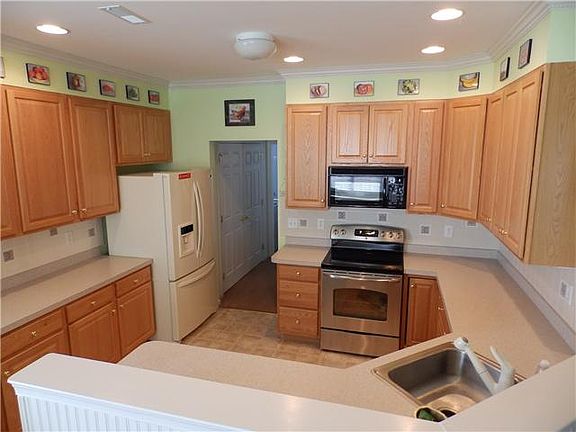 Kitchen w/42 Inch Cabinets