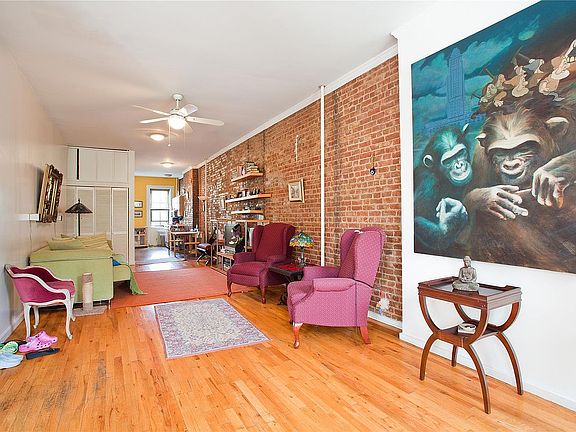 2nd image of 262 Franklin St