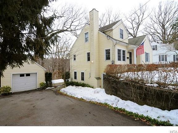 3rd image of 8 Piney Point Ave