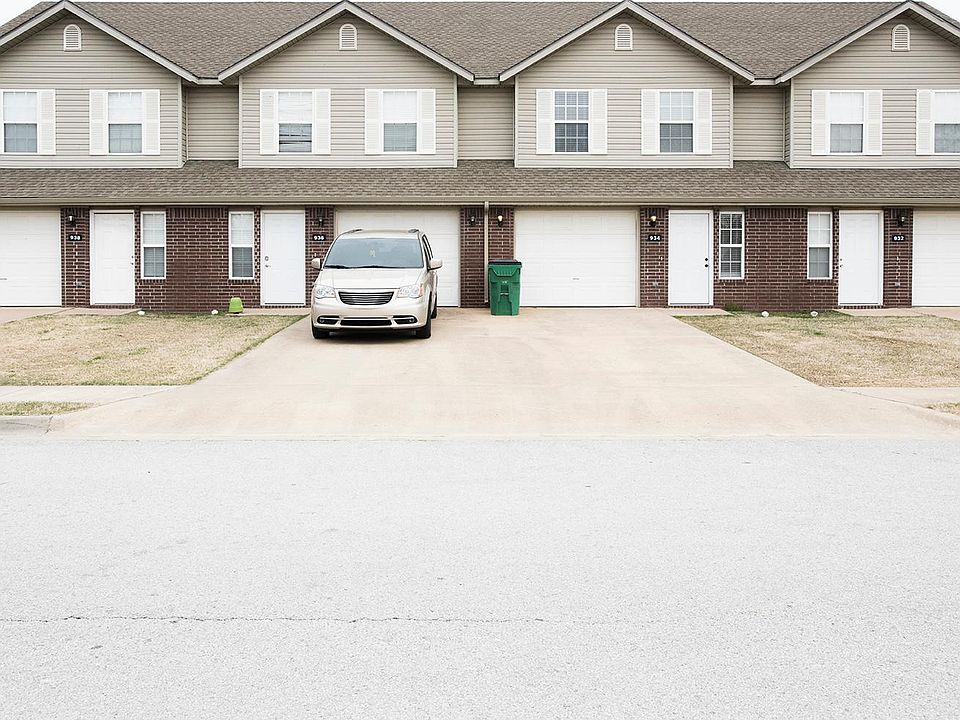 1st image of 888 Meadowlands Dr