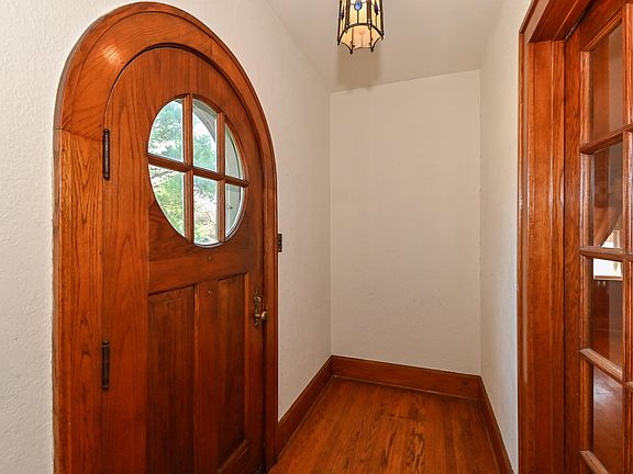5th image of 3418 Elmwood Dr N