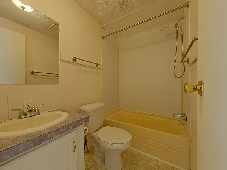 13-web-or-mls-9 Bathroom-4_04132026