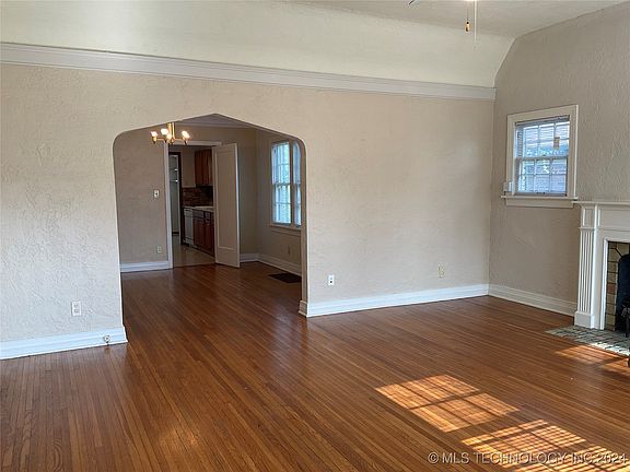 3rd image of 1208 S Jamestown Ave