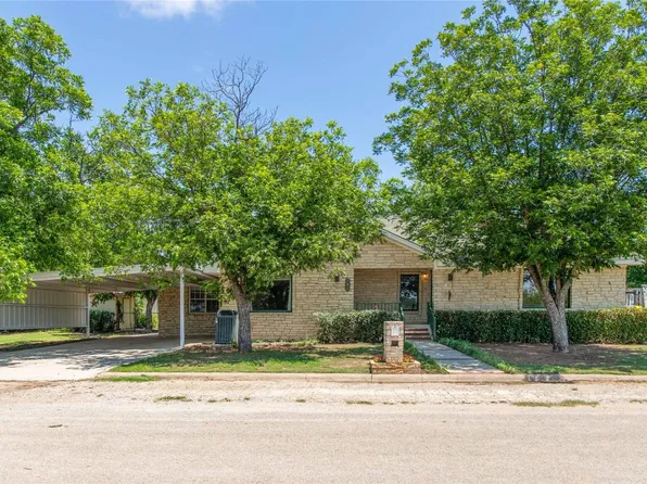 207 Cullins St, Bangs, TX 76823