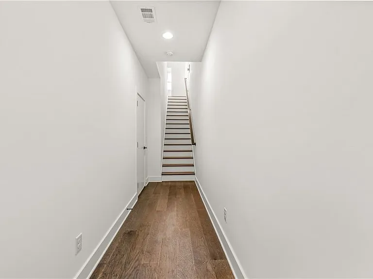 Unit Entrance (Note: Actual unit has light wooden floors and upgraded fixtures / appliances)