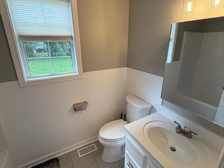 2011 Windroe Dr — Photo 10