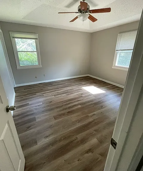 NE Cedar St — Photo 10