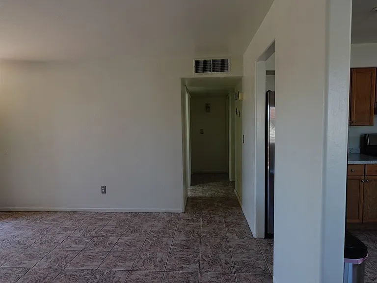 1015 N Columbia Ave — Photo 9