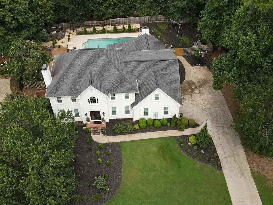 Crompton Ct N