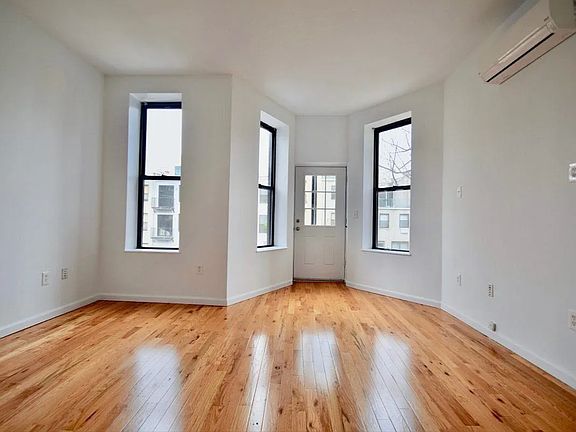 3rd image of 141 W 131st St APT 4