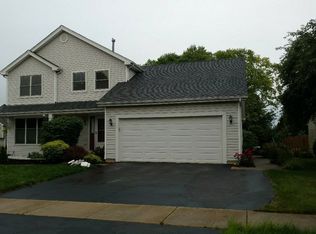 685 Stuart Dr, Carol Stream, IL 60188