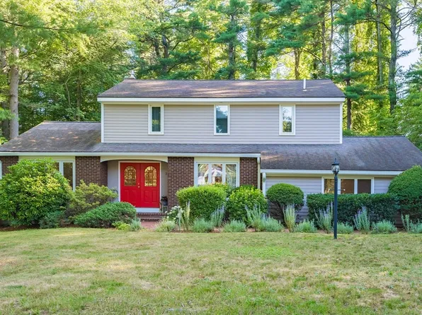 2 Nottingham Dr, Raynham, MA 02767