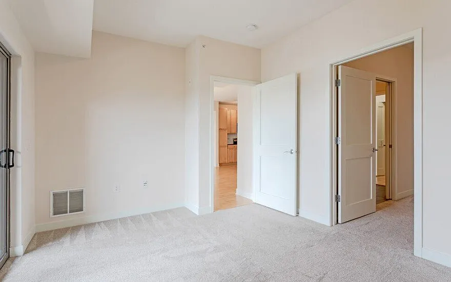 1 bed, 950 sqft, $1,940 — Photo 4