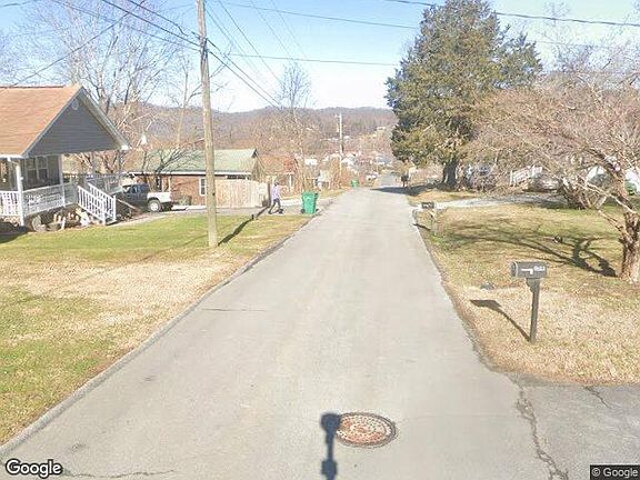 Exterior Neighborhood (street photo)