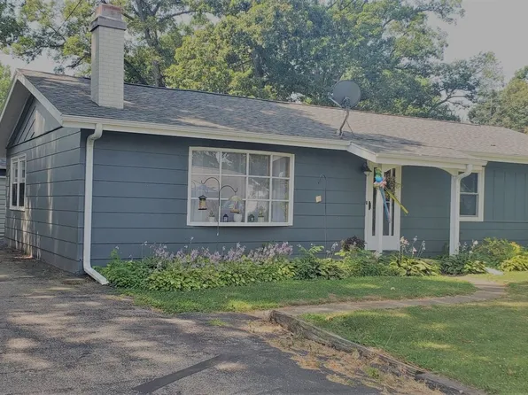 1115 White Rock Dr, Dixon, IL 61021