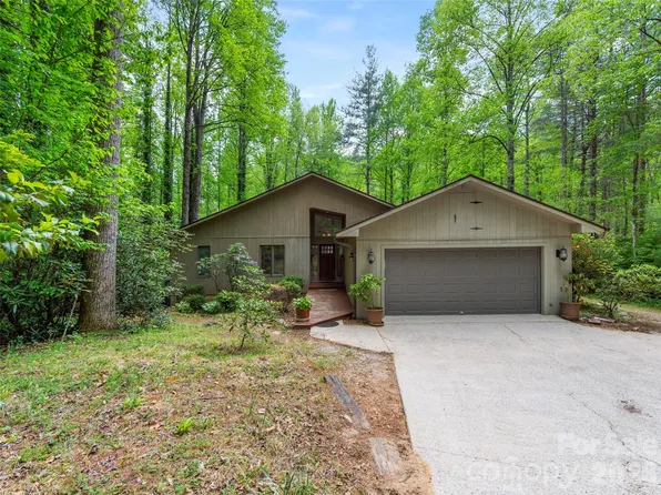 22 Delacy Dr, Hendersonville, NC 28739