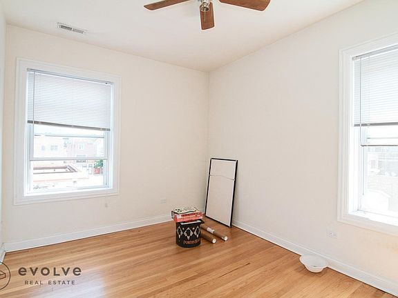 3rd image of 2415 W Montrose Ave APT 3