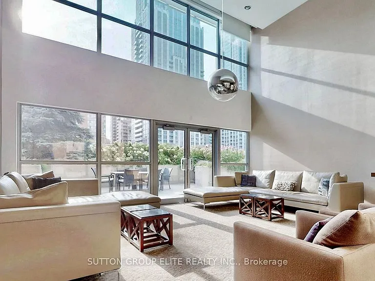 386 Yonge St #2903 — Photo 11