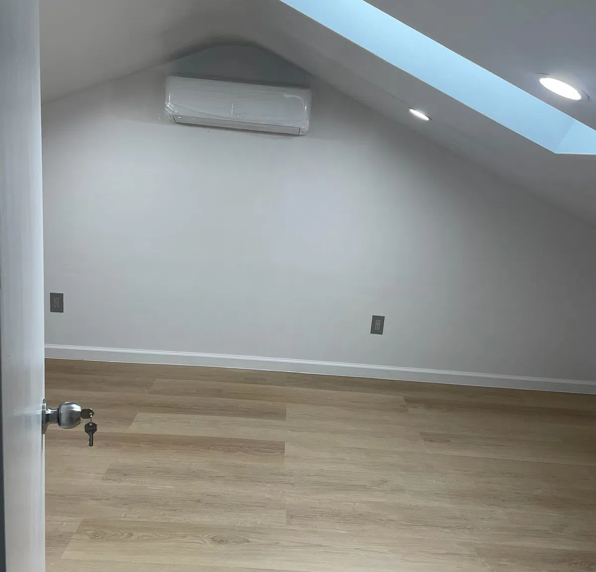 1 bed, 1.5 bath, 300 sqft, $1,000 — Photo 4