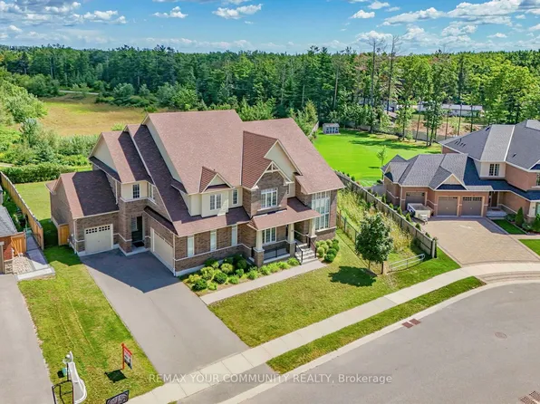 19 Redmond Cres, Springwater, ON L9X 1Z8