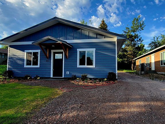 2nd image of 608 13th Ave E