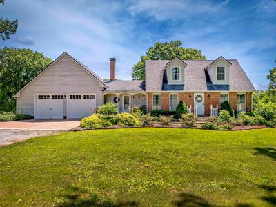 (Undisclosed Address), Carbondale, IL, 62902