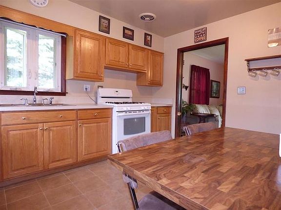 5th image of 796 Hillview Ave