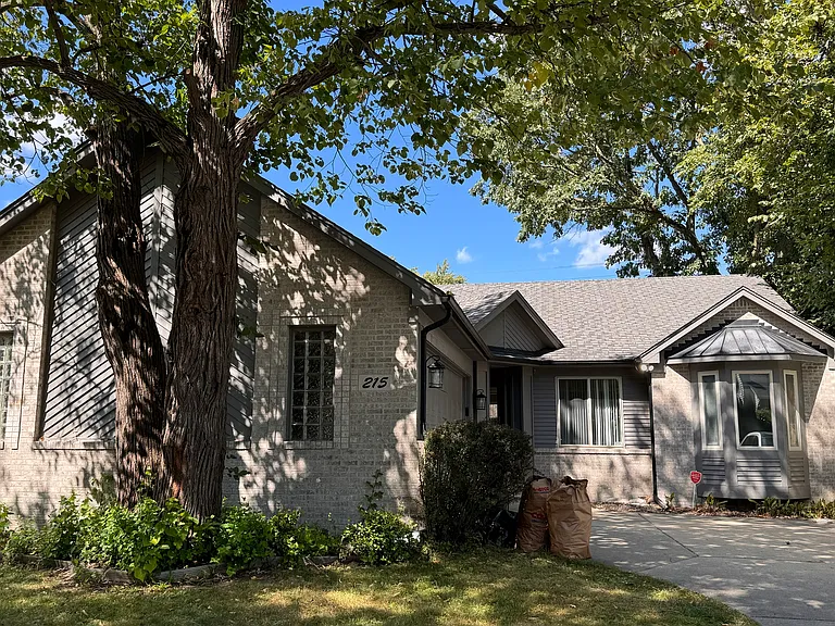 215 Cherry Dr — Photo 1