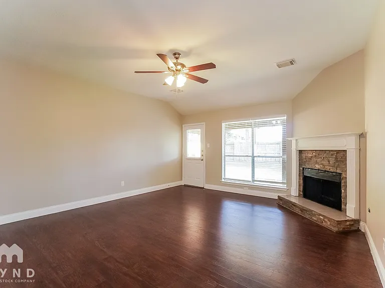 12035 Thornecrest Dr — Photo 4