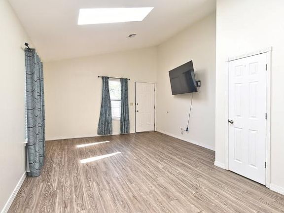 4th image of 6105 S Vancouver Ave