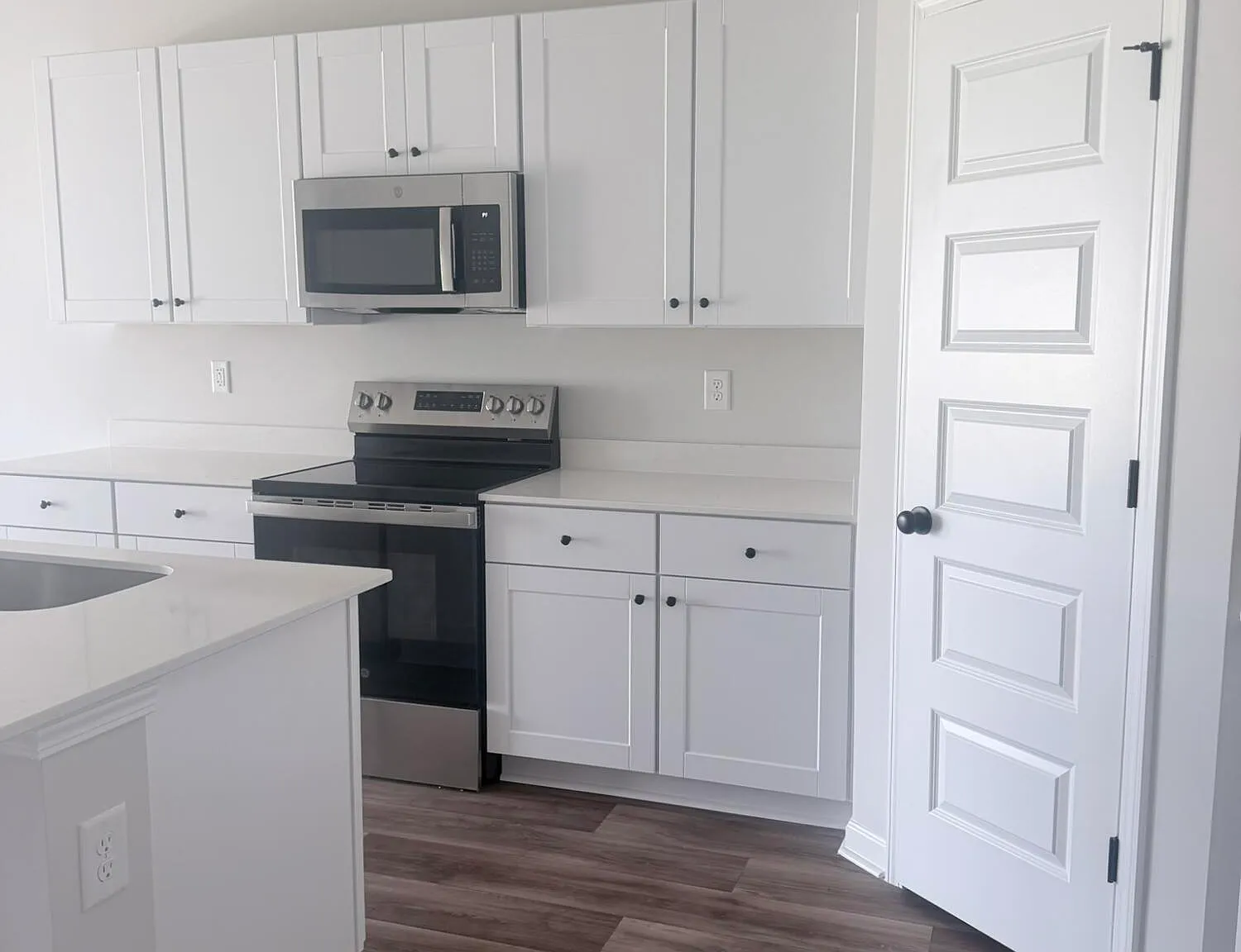 3 bed, 3.0 bath, 1437 sqft, $2,150 — Photo 4