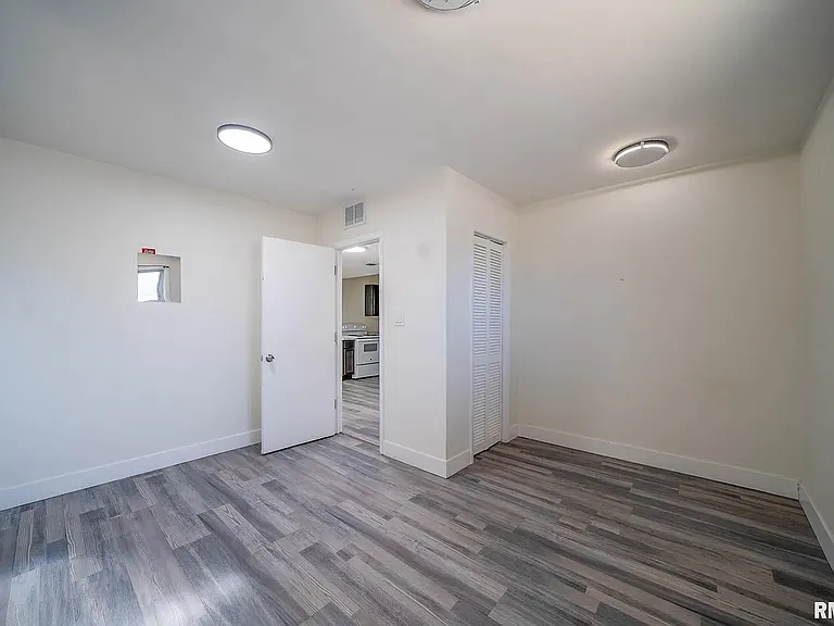 324 S James St — Photo 10