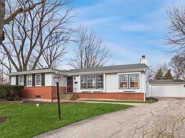 1710 Chatham Cir, Deerfield, IL 60015