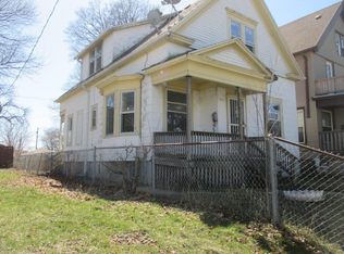 915 W Keefe Ave, Milwaukee, WI 53206