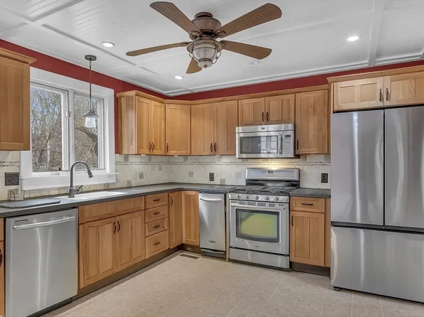 141 Forest Ave, Hudson, MA 01749