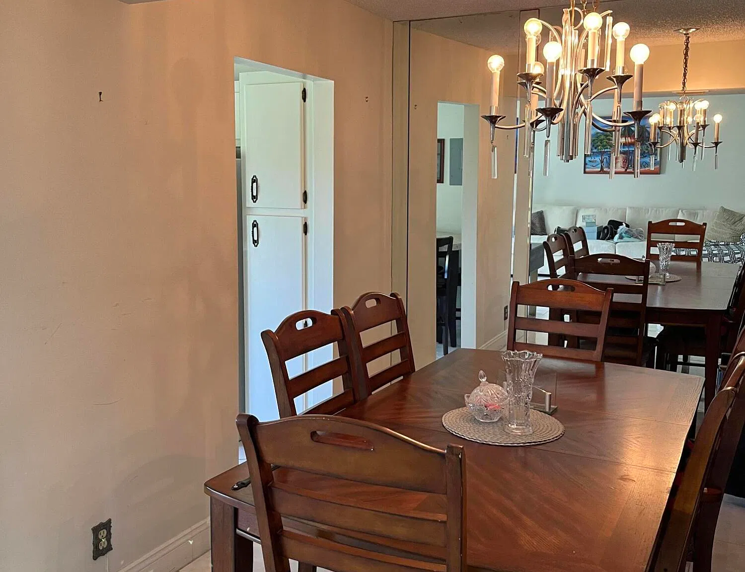 8 - Imperial — Photo 4