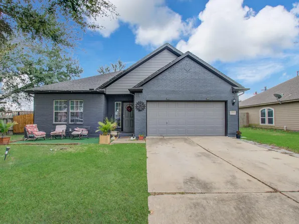 1315 Mission Dr, La Porte, TX 77571