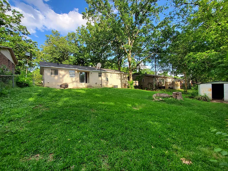 324 Burnside Dr — Photo 17