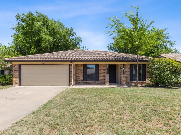 7429 Meadow Creek Dr, Fort Worth, TX 76133