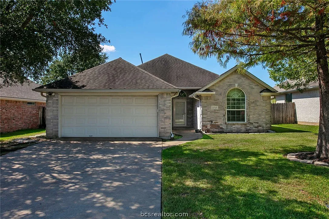 3 bed, 1623 sqft, $1,975 — Photo 1