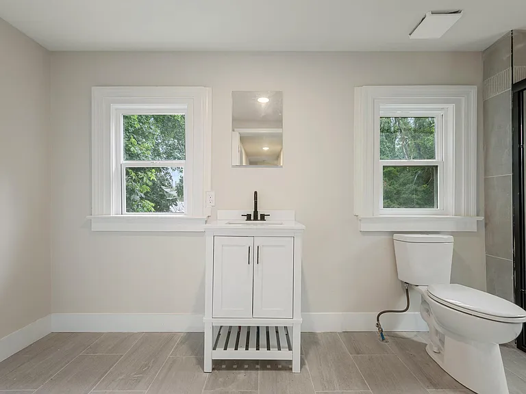 553 Highland Ave — Photo 15