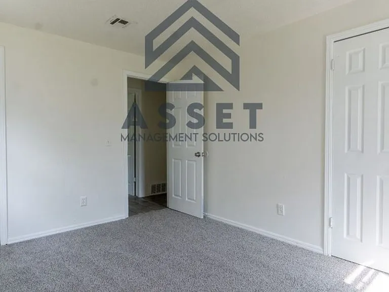 5017 S Briarwood Dr — Photo 19