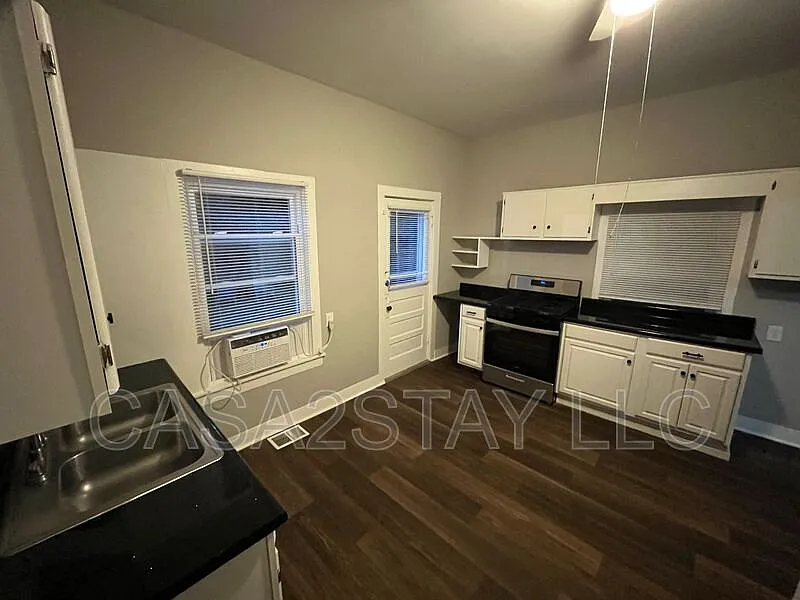 3 bed, 1.0 bath, $1,750 — Photo 3