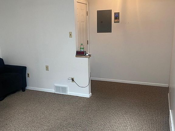 5th image of 2758 Evaline St APT 9