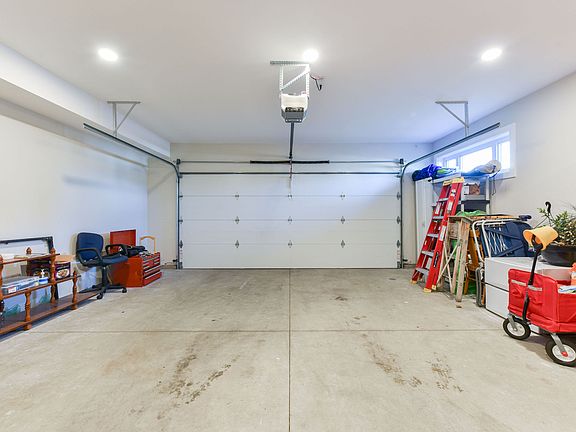 5th image of 222 Lee Ave #101